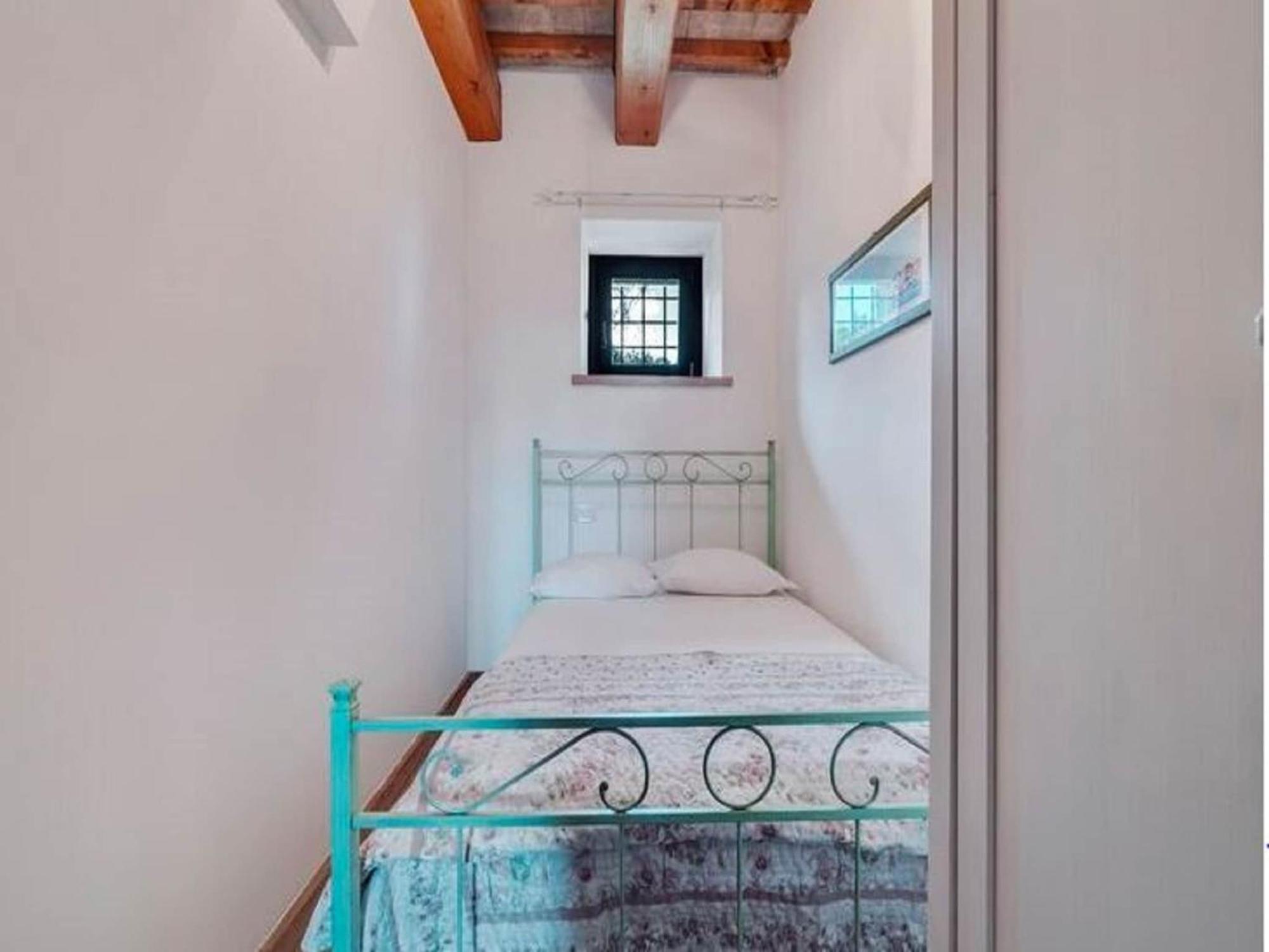 Stunning Apartment In Mombaroccio Near Metauro River Екстер'єр фото