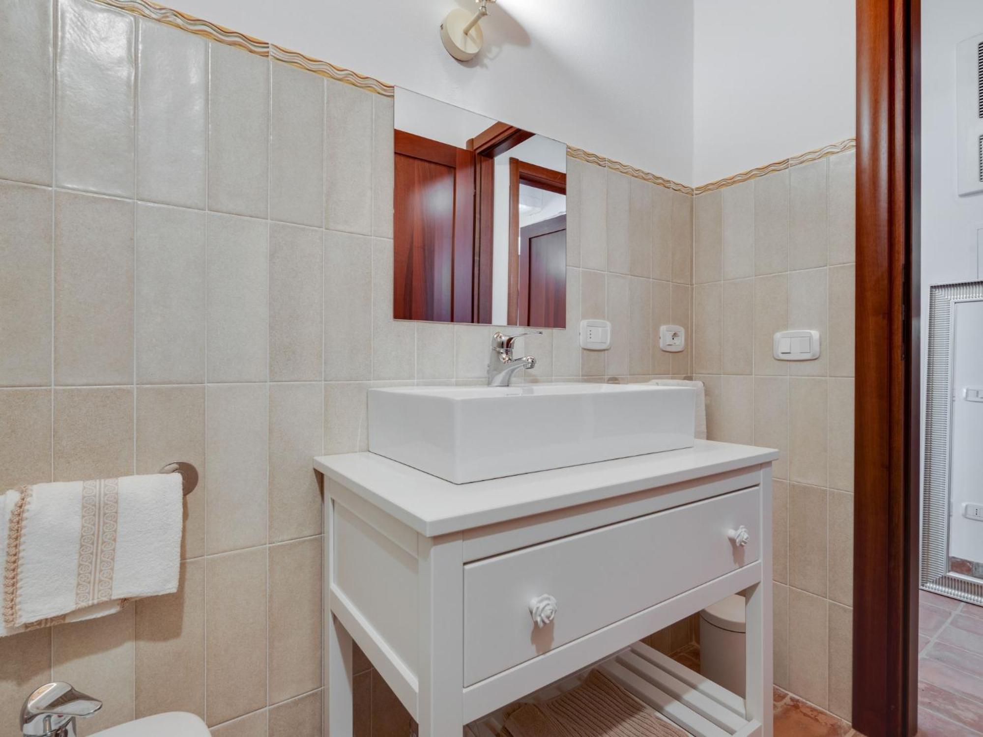 Stunning Apartment In Mombaroccio Near Metauro River Екстер'єр фото