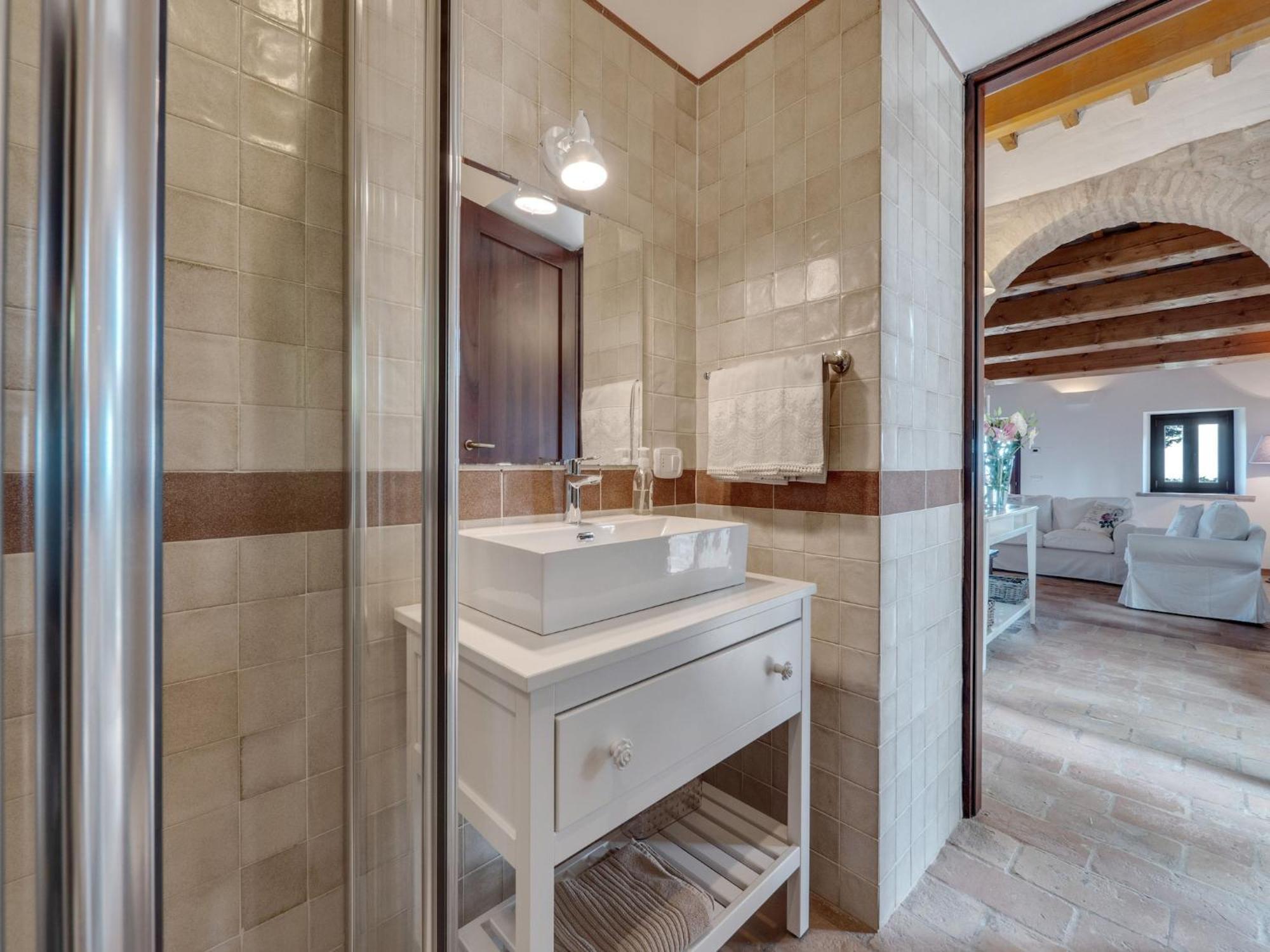 Stunning Apartment In Mombaroccio Near Metauro River Екстер'єр фото