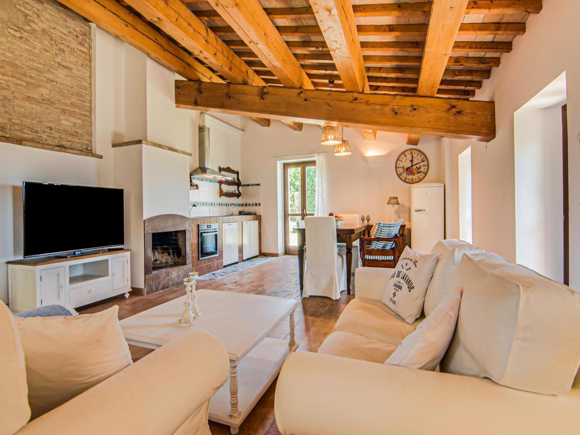 Stunning Apartment In Mombaroccio Near Metauro River Екстер'єр фото