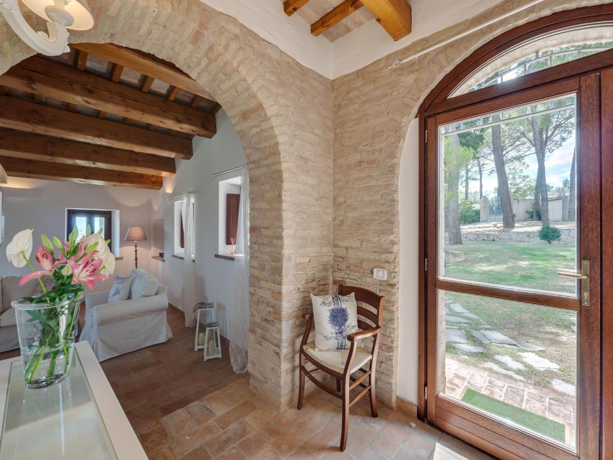 Stunning Apartment In Mombaroccio Near Metauro River Екстер'єр фото