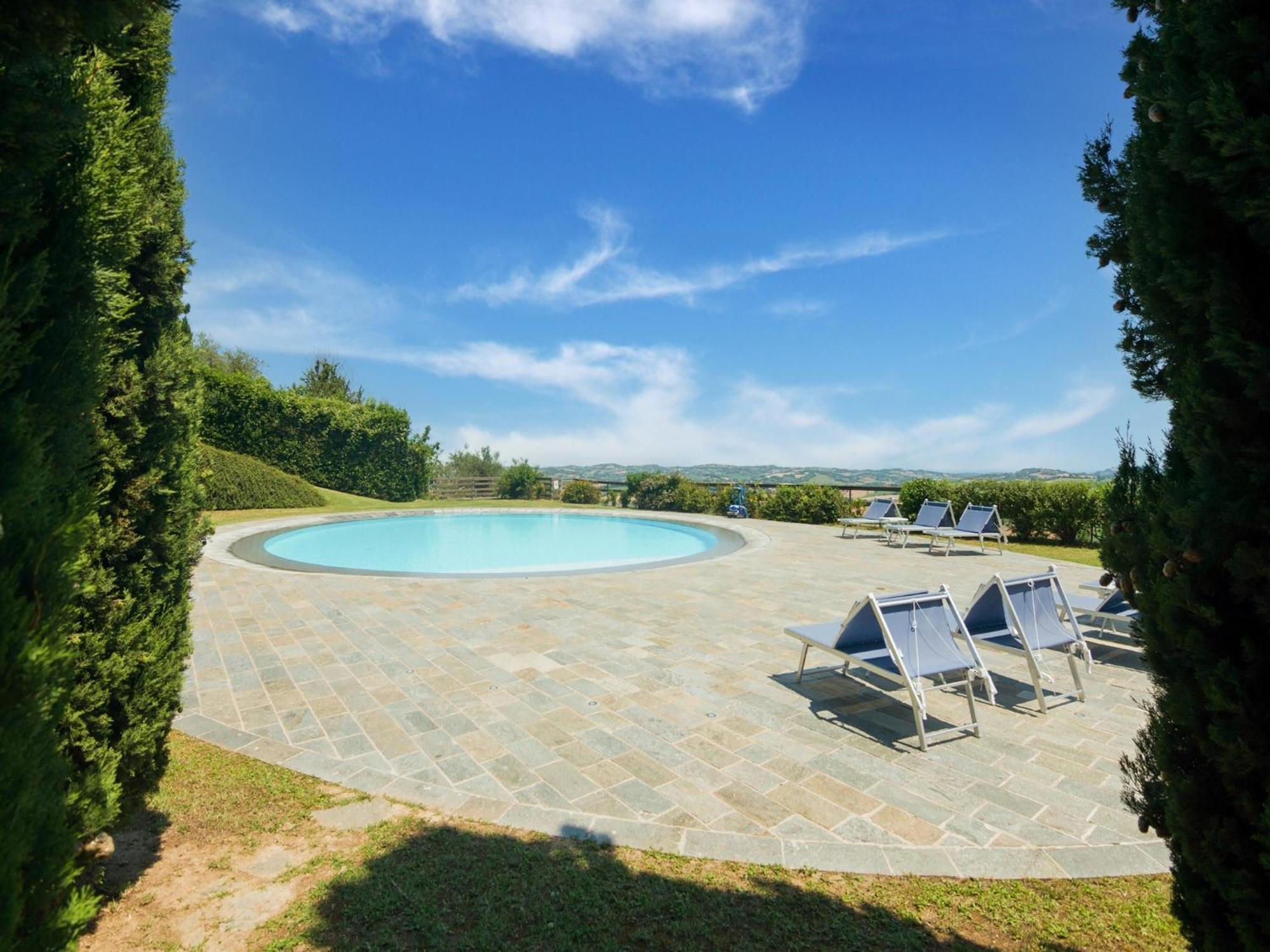 Stunning Apartment In Mombaroccio Near Metauro River Екстер'єр фото